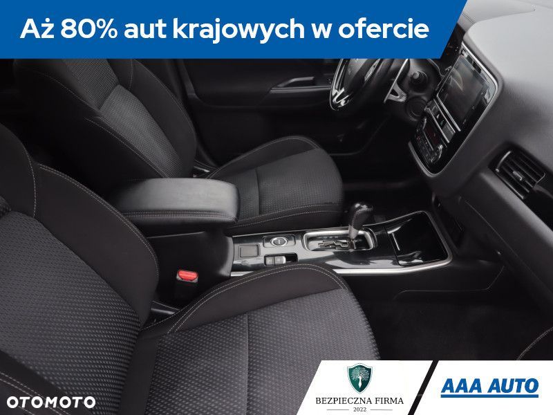 Mitsubishi Outlander - 11