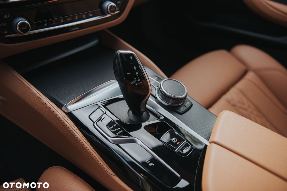 BMW Seria 5 520i - 20
