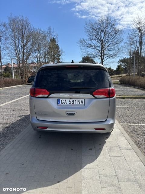 Chrysler Pacifica - 4