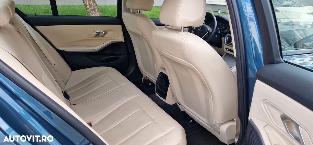 BMW Seria 3 320i xDrive AT - 12