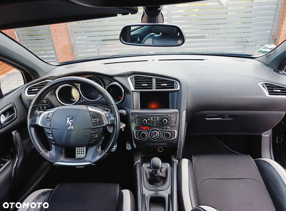 Citroën DS4 e-HDi 115 Chic - 29