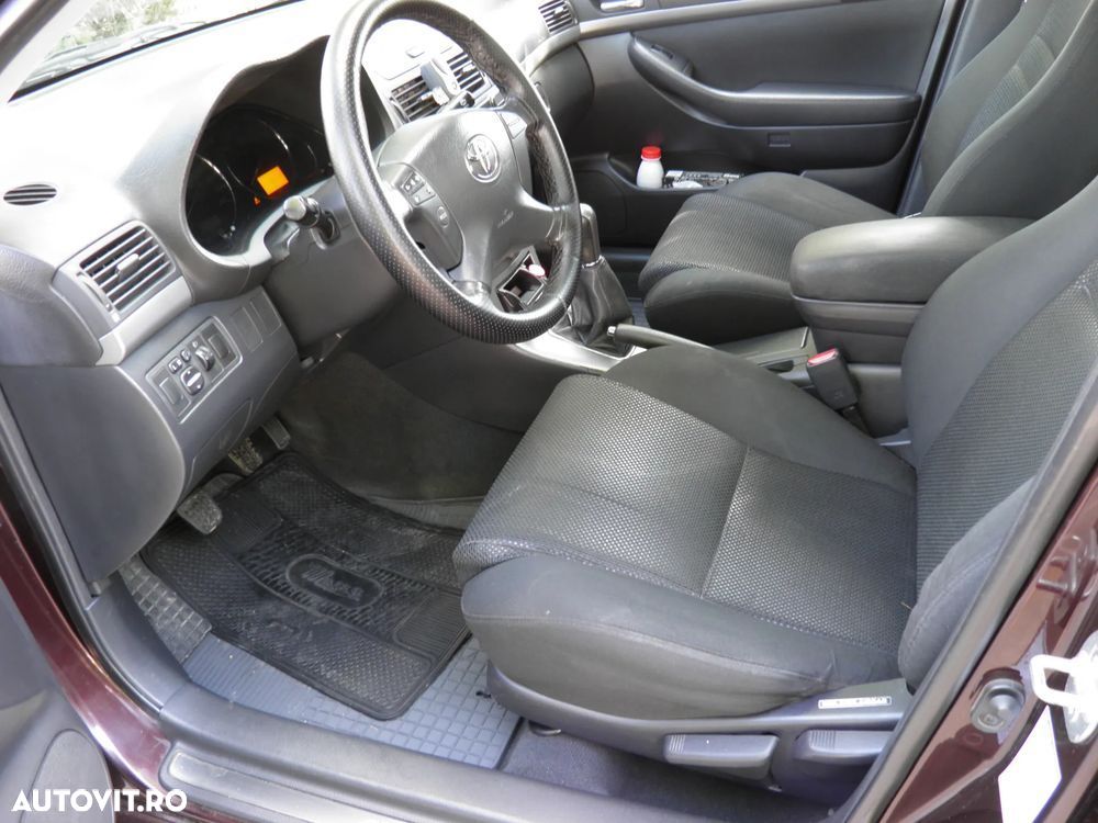 Toyota Avensis 1.6 Sedan Luna - 7