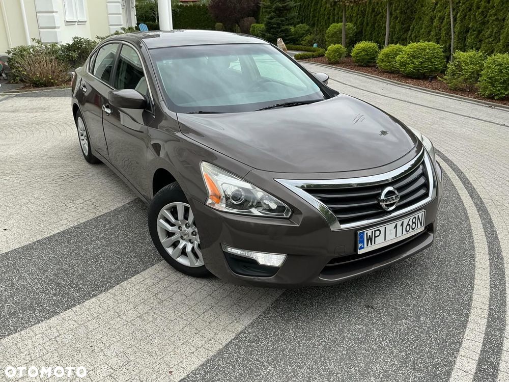 Nissan Altima - 5