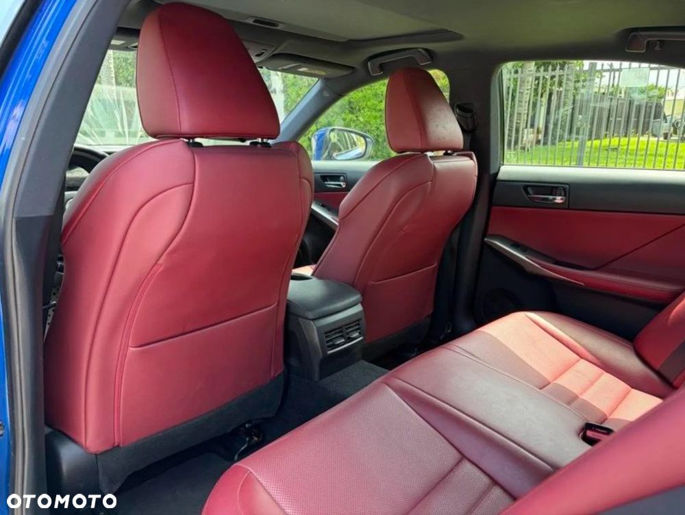 Lexus IS 200t / 300 F Sport - 37