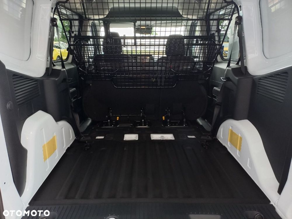Ford Transit Courier - 16