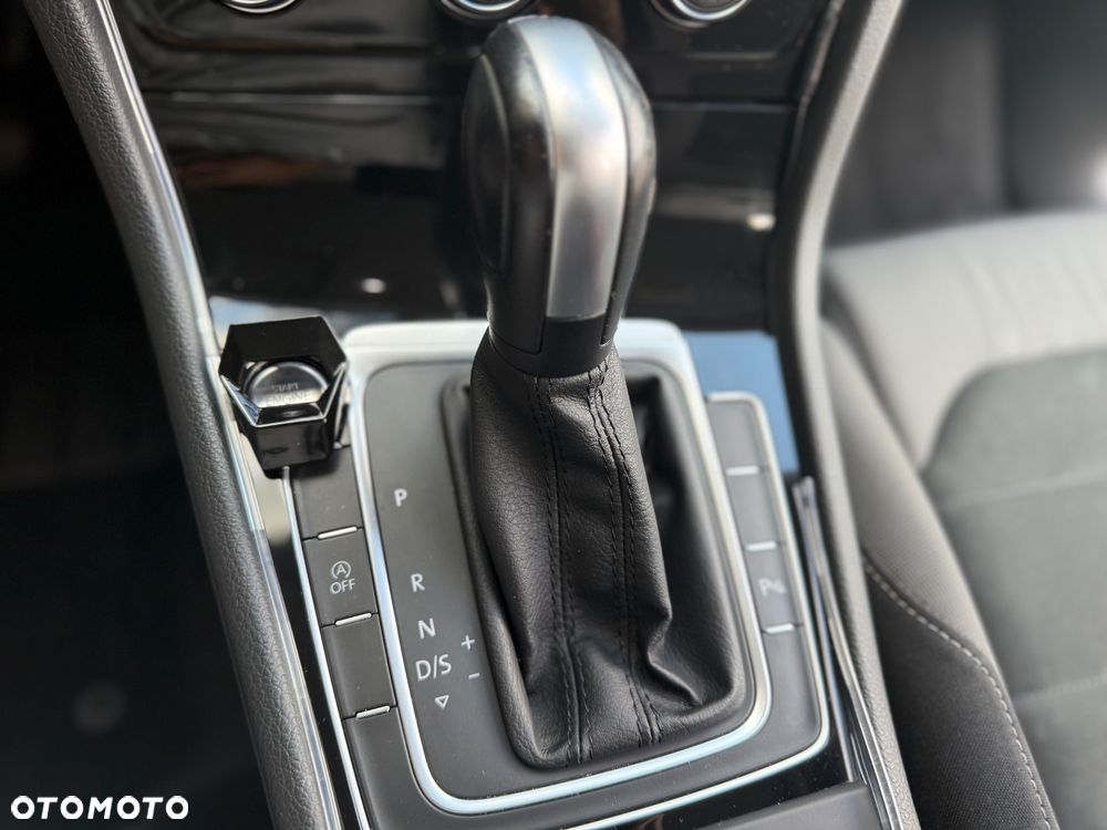 Volkswagen Golf 2.0 BlueTDI DSG Highline - 19