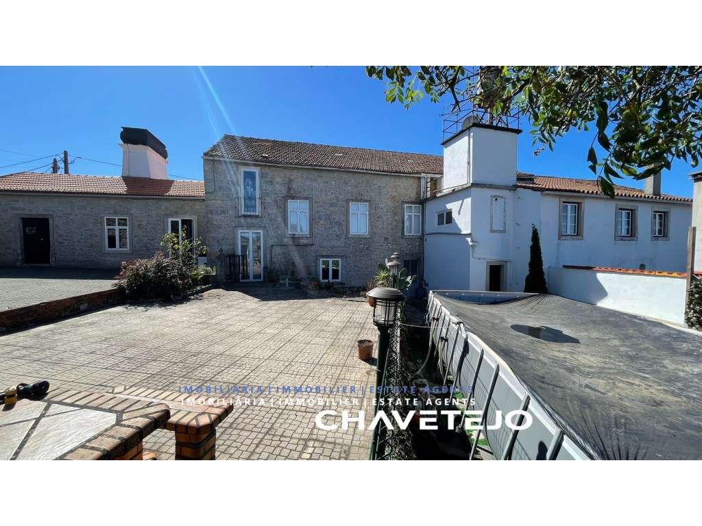 Casa senhorial T6/7 com terreno, poço pátio com piscina e vários an... - Grande imagem: 2/58