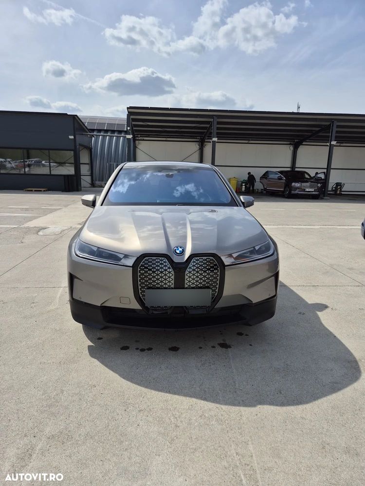 BMW iX - 10