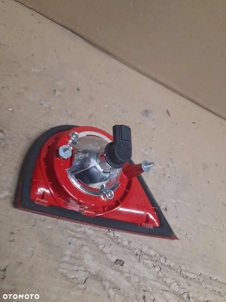 lampa lewa tył w klapę golf 5 1k6945093f - 3
