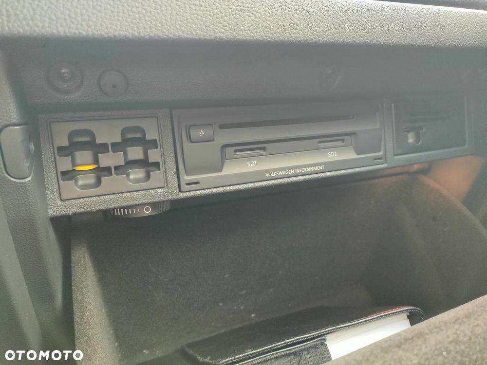 Volkswagen Golf 2.0 TDI (BlueMotion Technology) DSG Highline - 34