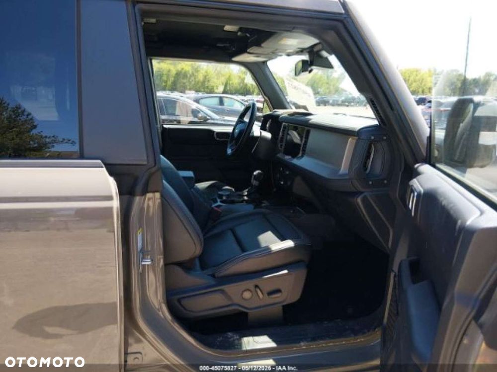 Ford Bronco - 10
