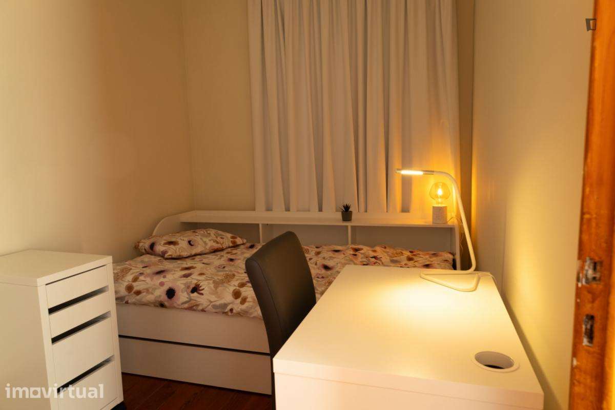 Quarto - localizado em Marquês de Pombal Lisbon - Grande imagem: 2/19