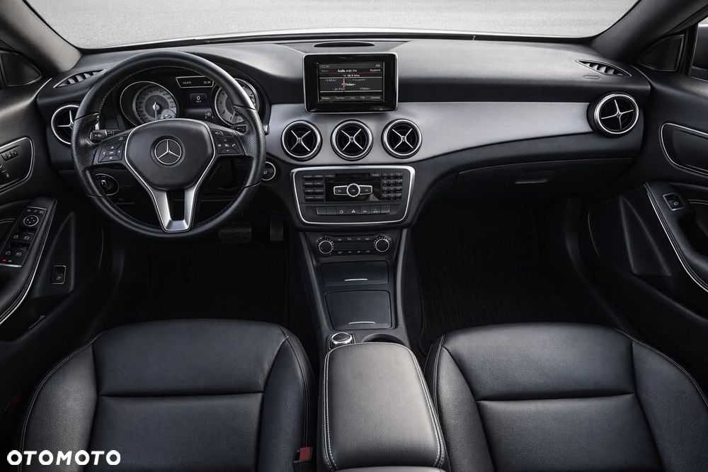 Mercedes-Benz CLA 180 7G-DCT - 9