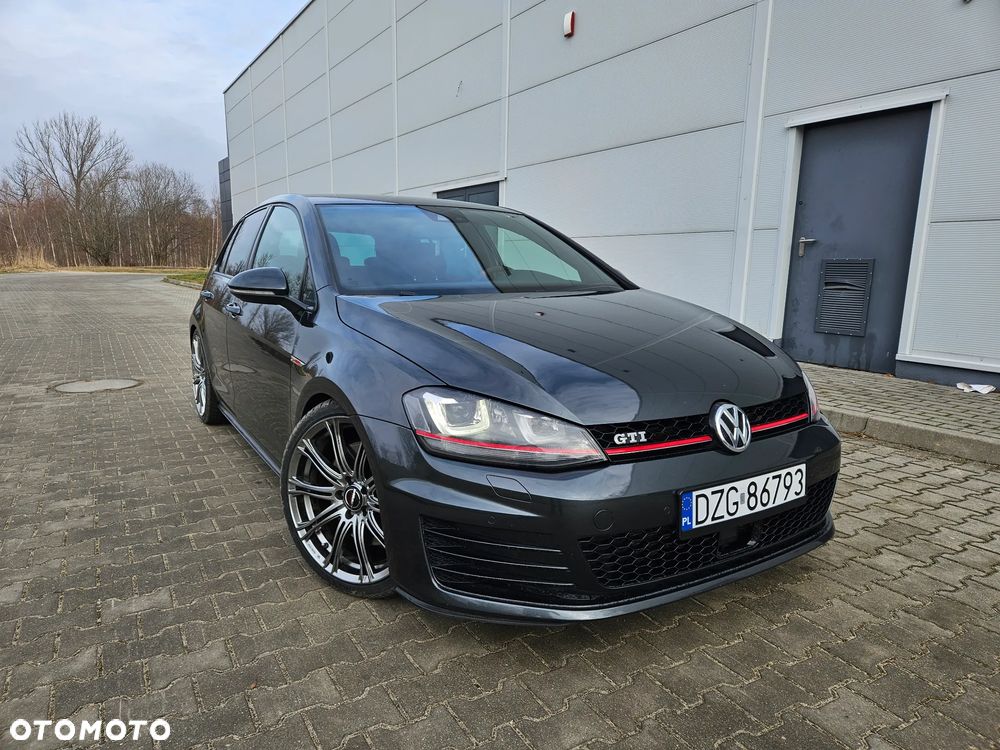 Volkswagen Golf GTI Performance BlueMotion Technology - 1