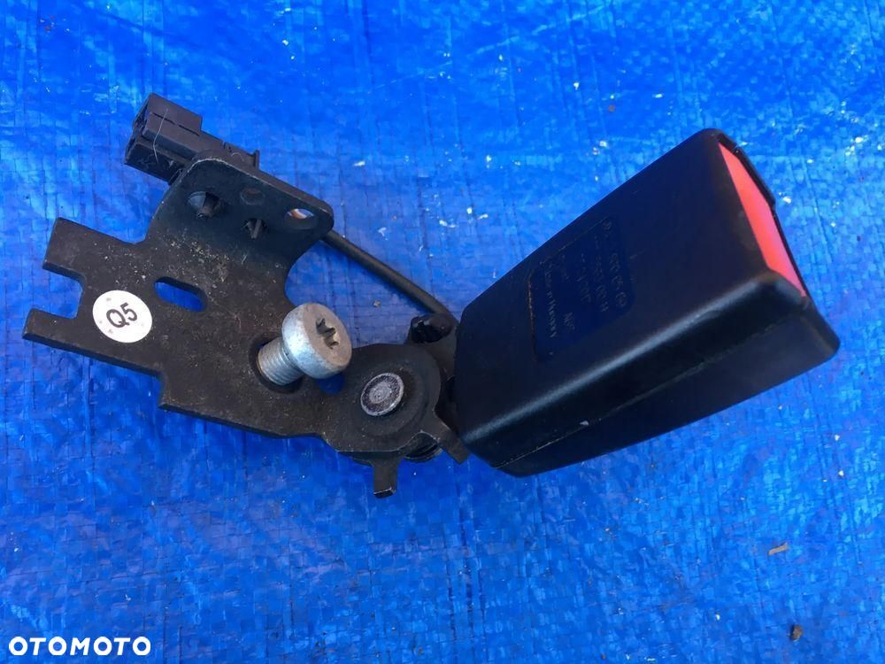 Mercedes W213 Zapinka Pasa Tył Lewa Tylna Pojedyncza A2138600569 - 1