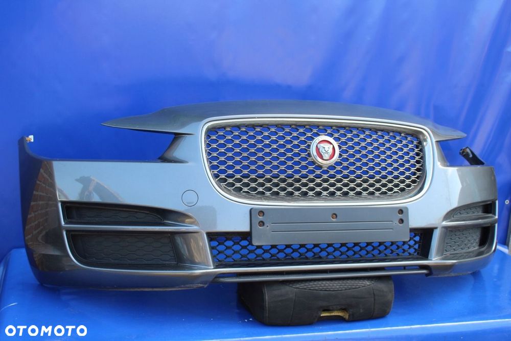 Atrapa chłodnicy grill znaczek emblemat stan BDB OE Jaguar XE X760 - 8