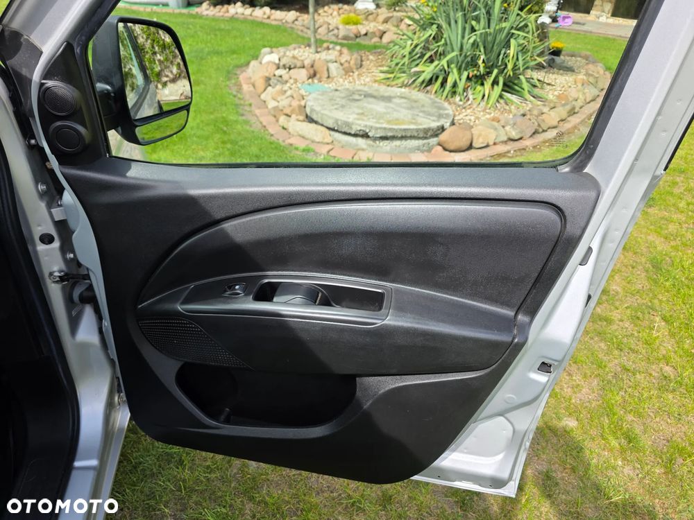 Opel Combo 1.6 CDTI Cosmo - 31
