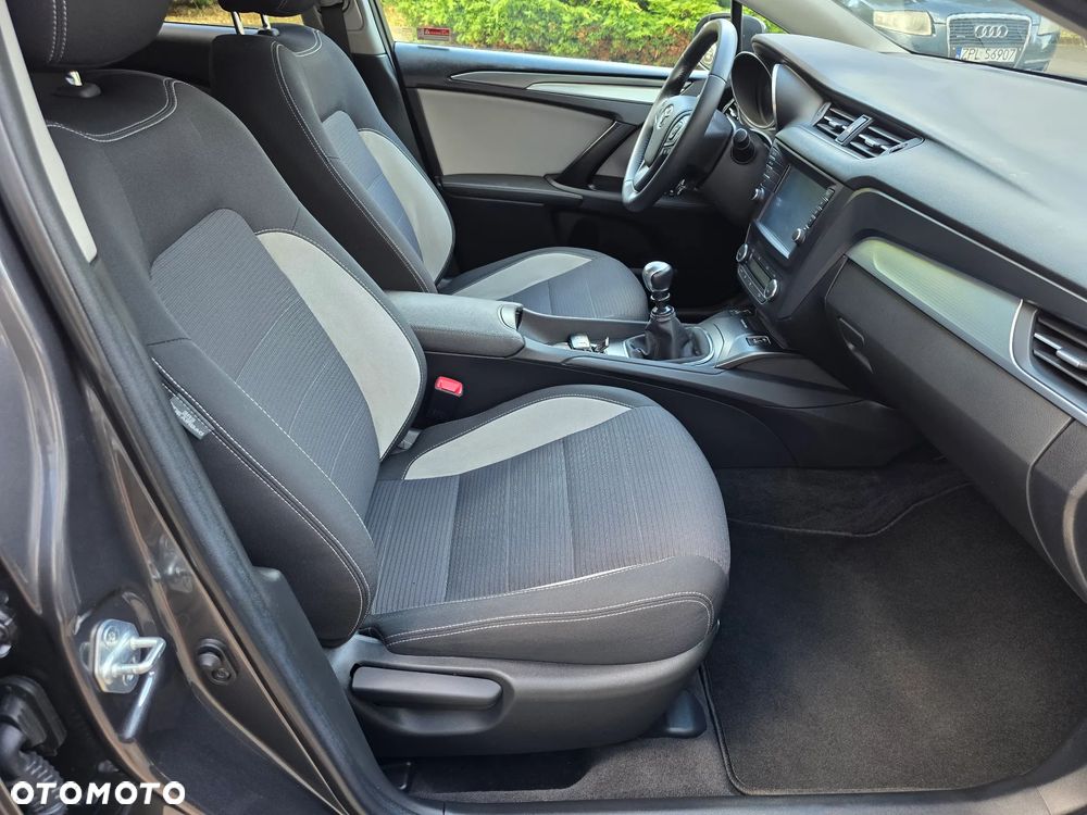 Toyota Avensis - 27