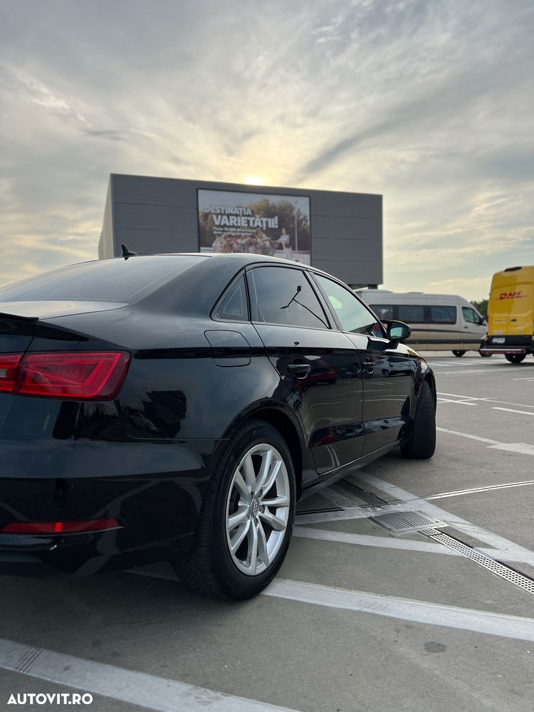 Audi A3 2.0 TDI Stronic Ambiente - 6