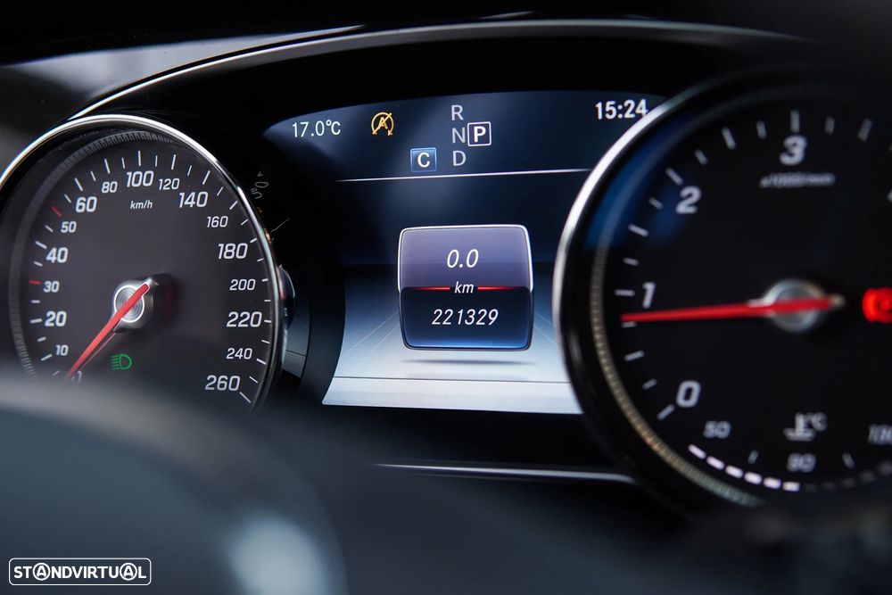 Mercedes-Benz E 220 d Avantgarde+ - 32