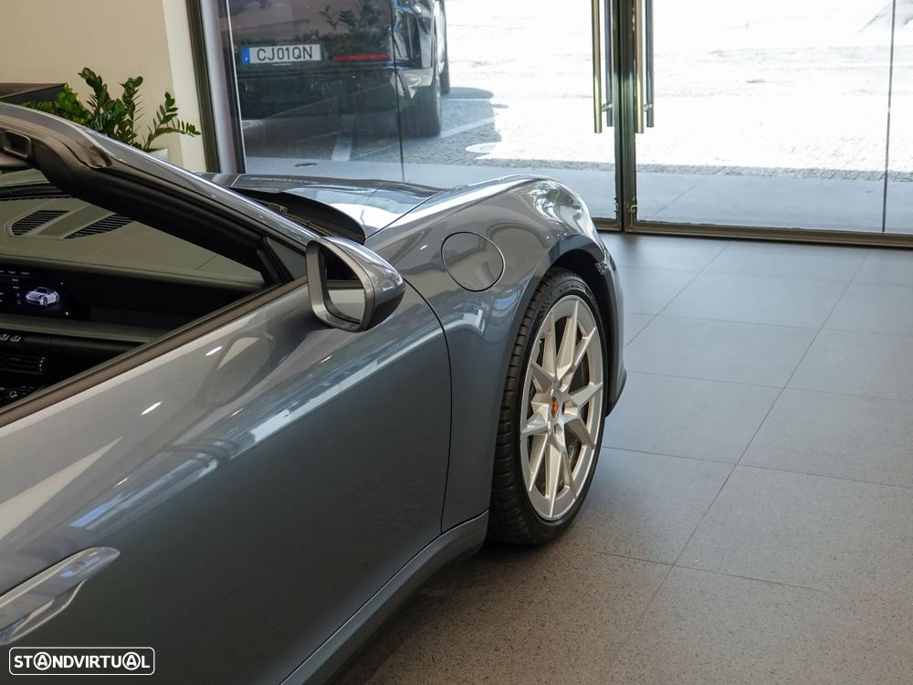 Porsche 911 (992) Carrera - 11
