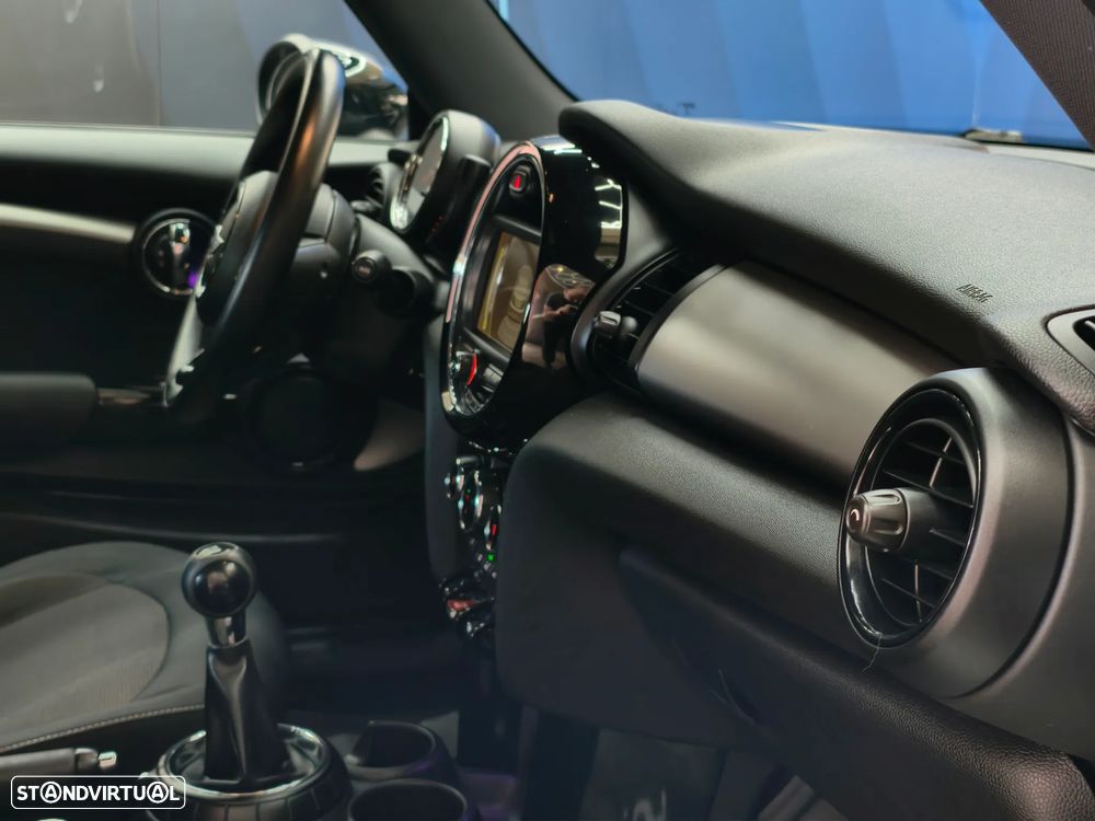 MINI 3 Portas One D - 24