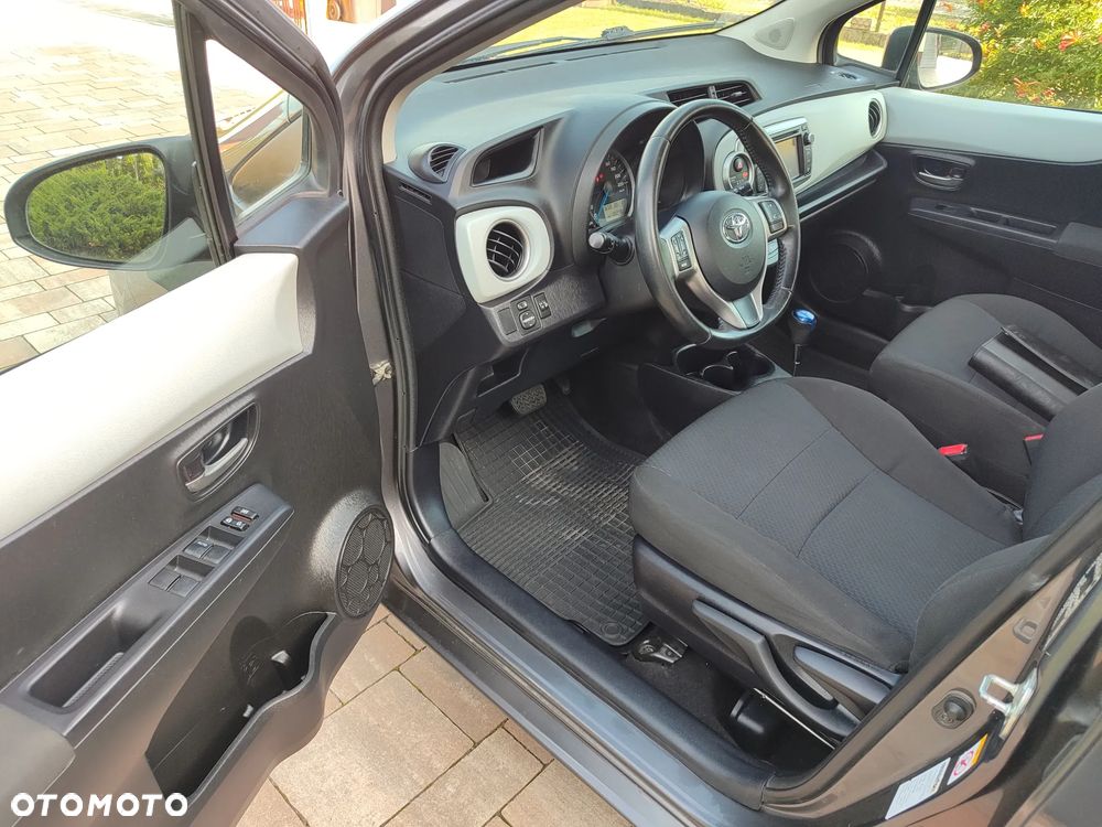 Toyota Yaris Hybrid 100 Life - 11