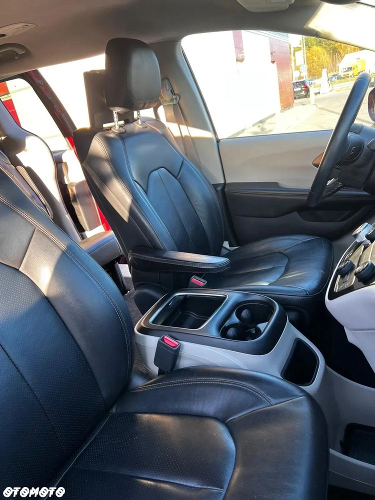 Chrysler Pacifica - 20