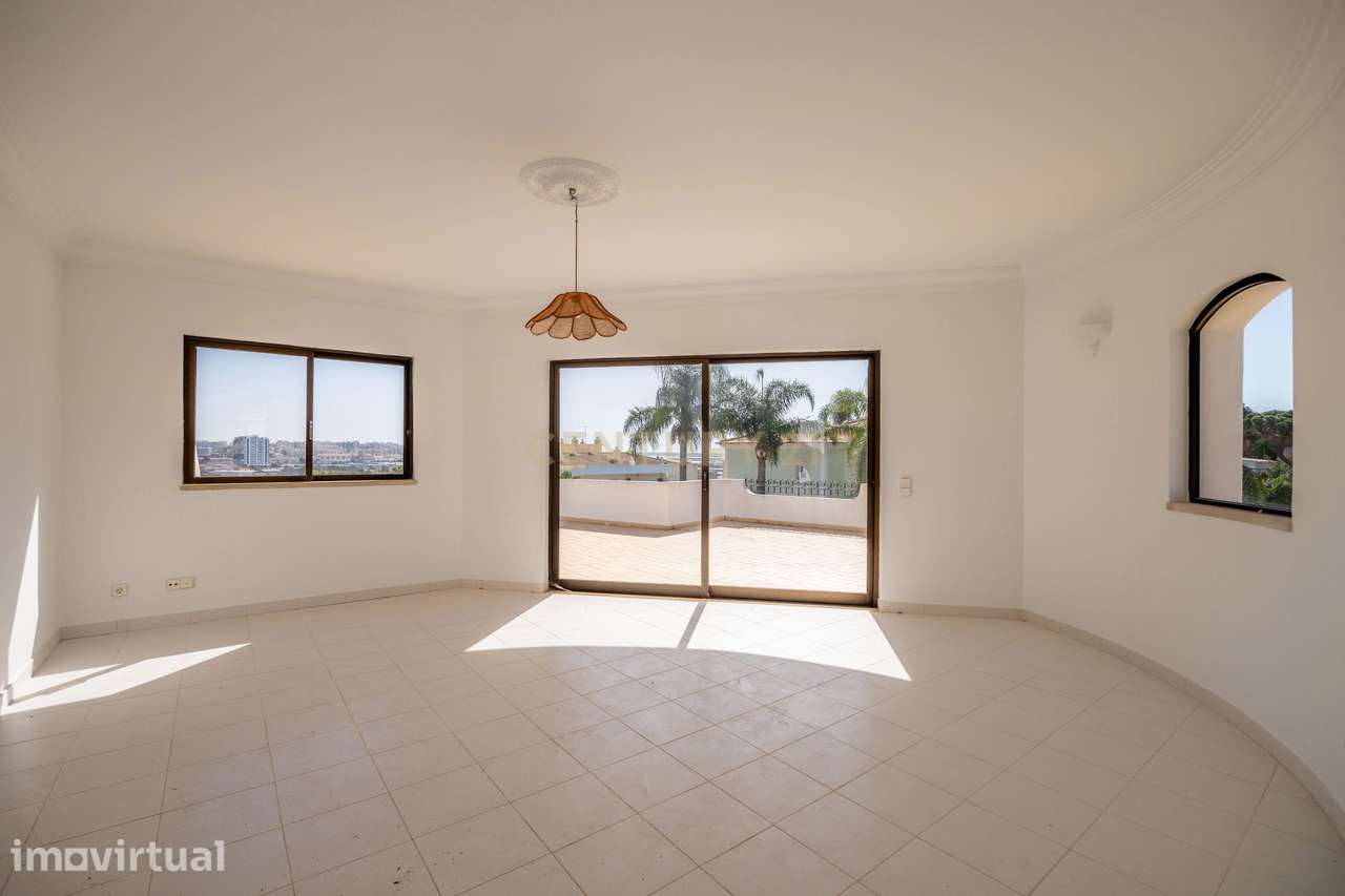Moradia T3+1 Faro | Jardim | Garagem | Vista Mar - Grande imagem: 3/47