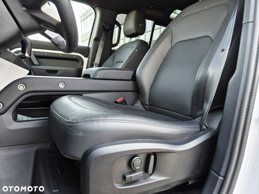 Land Rover Defender - 16