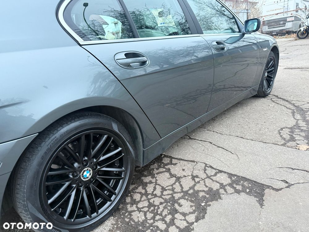 BMW Seria 7 745i - 14
