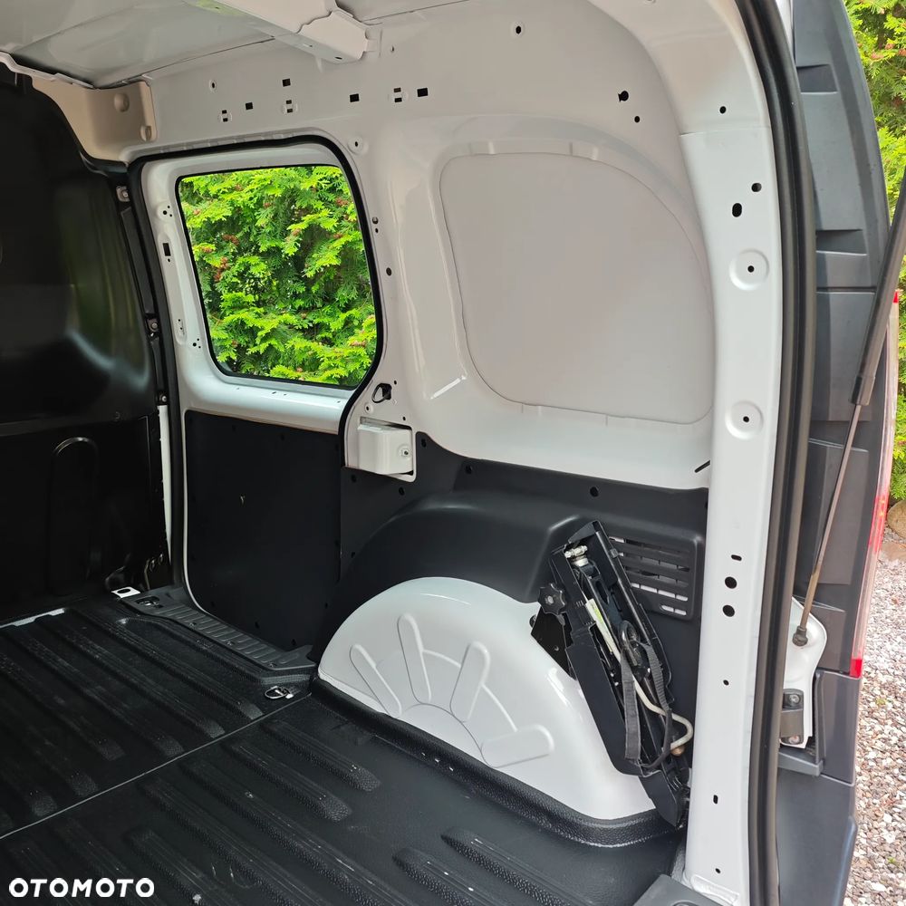 Nissan NV250 - 20