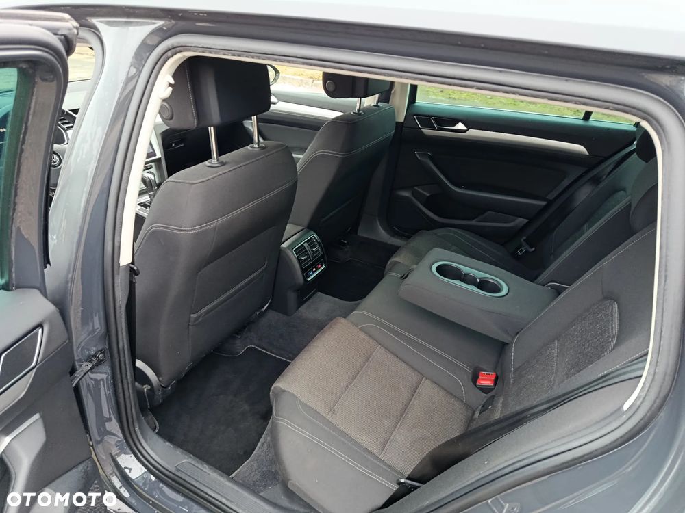 Volkswagen Passat 2.0 TDI SCR (BlueMotion Technology) DSG Comfortline - 40