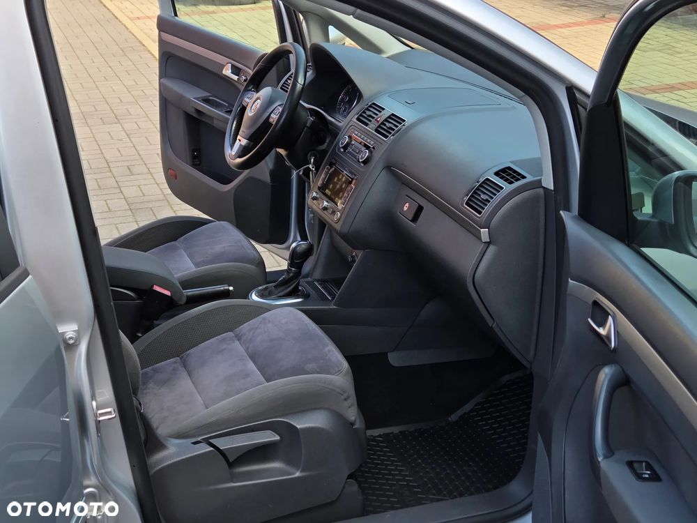 Volkswagen Touran 1.6 TDI DPF BlueMotion Technology DSG Highline - 18