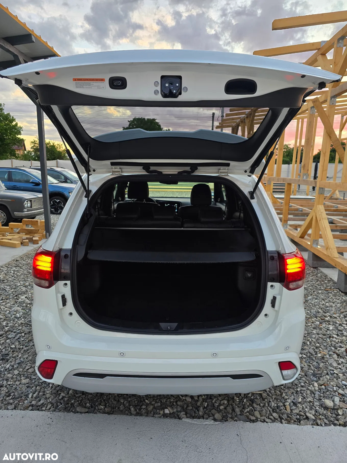 Mitsubishi Outlander 2.4 4WD Plug-In Hybrid Diamant+ - 7