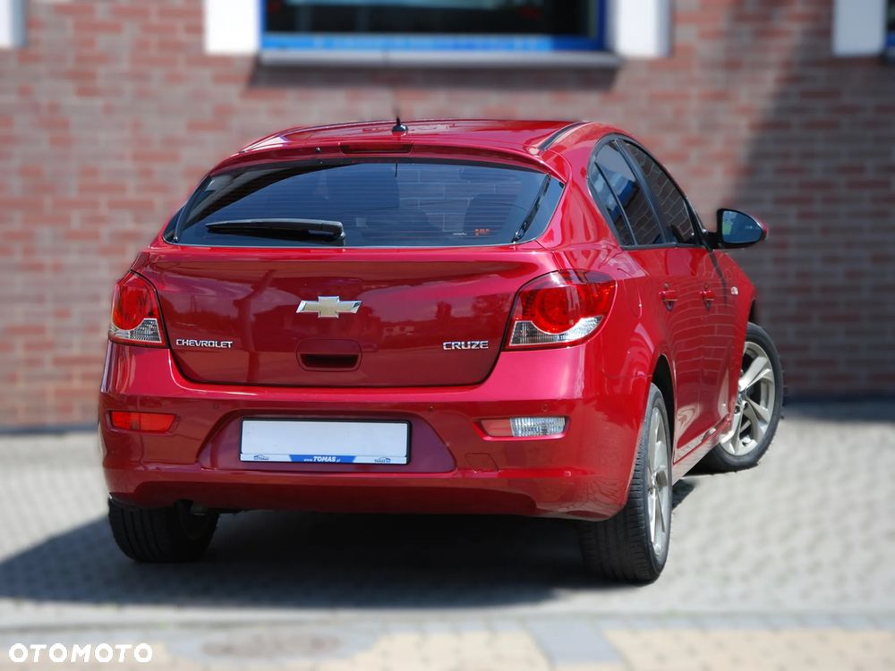 Chevrolet Cruze 1.6 LS+ - 33