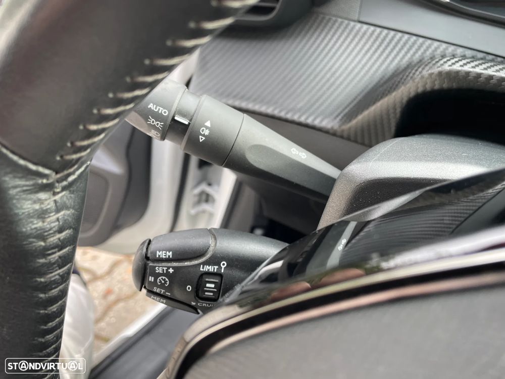 Peugeot e-208 E-Style - 39