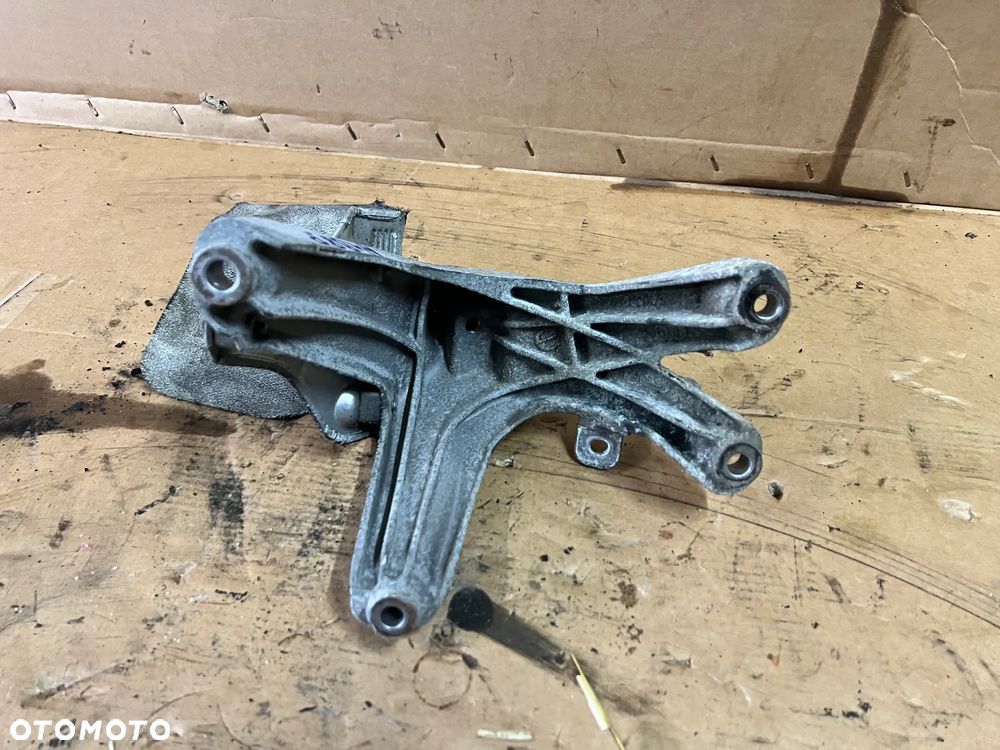 Łapa wspornik silnika Audi A4 B8 Lift 2.0 TDI 8K0199308CA - 4