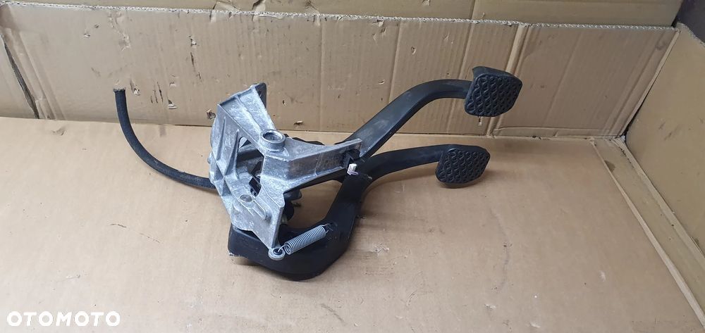 Pedał sprzęgła hamulca BMW I E81 E87 6761310 6778977 - 6