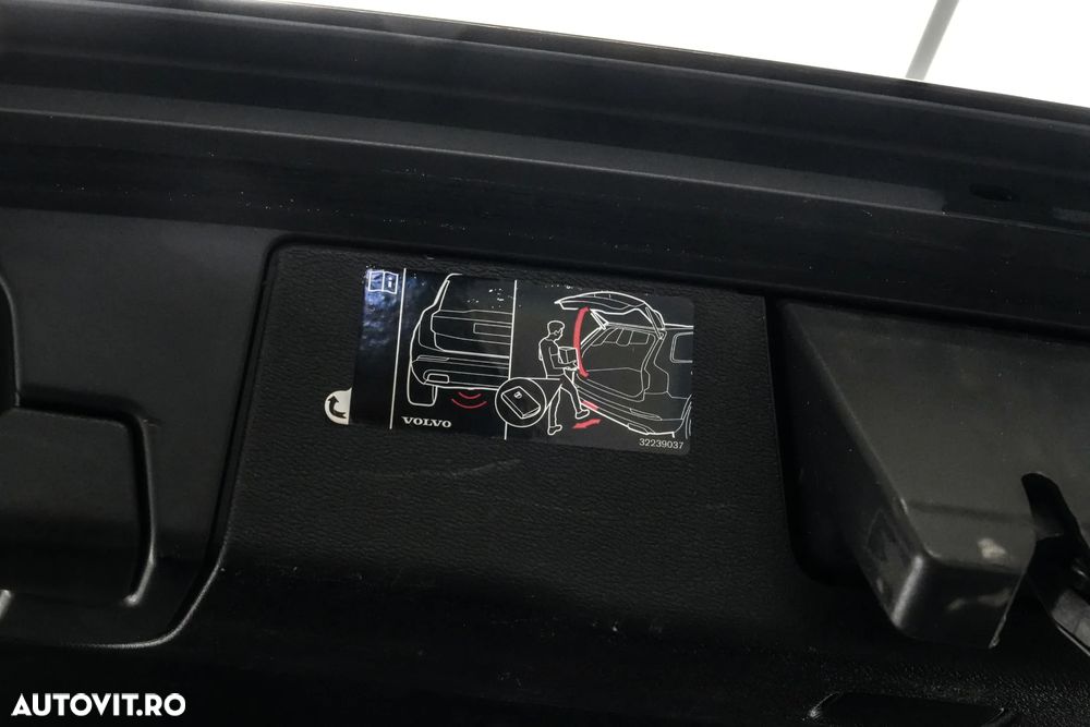 Volvo XC 60 D4 Momentum Pro - 27