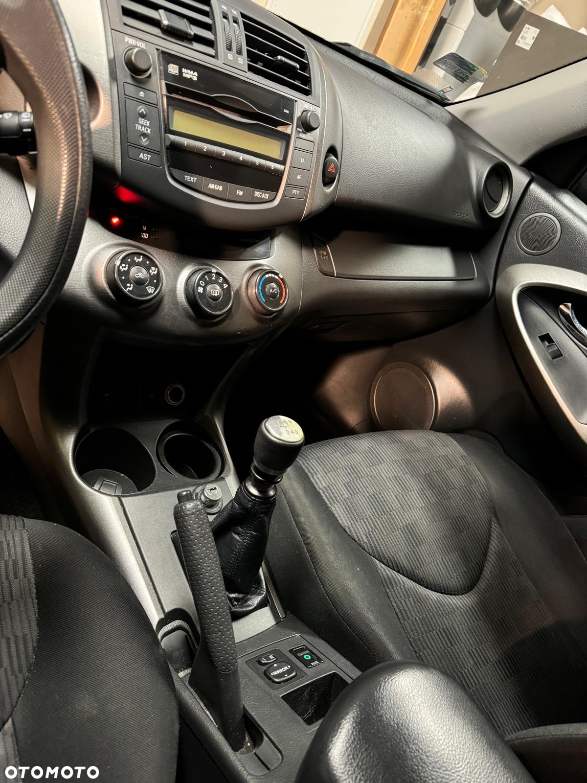 Toyota RAV4 2.0 VVT-i 2010 - 9