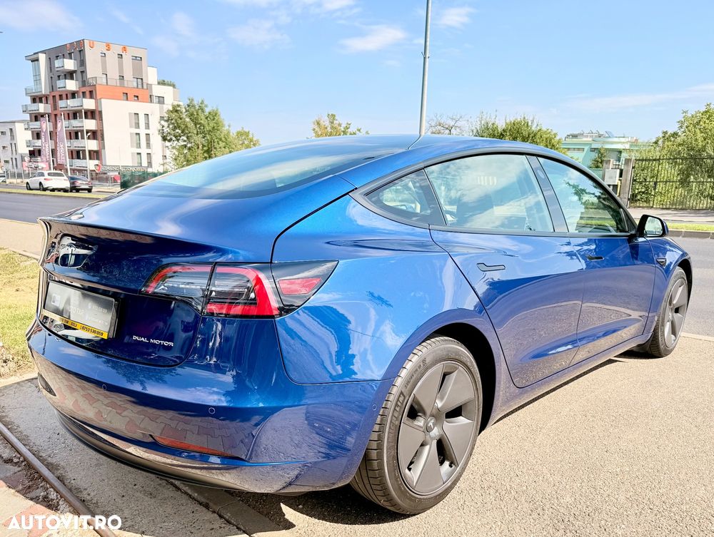 Tesla Model 3 - 4