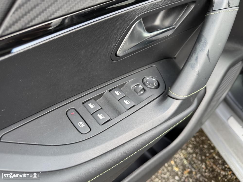 Peugeot e-2008 54 kWh GT - 17