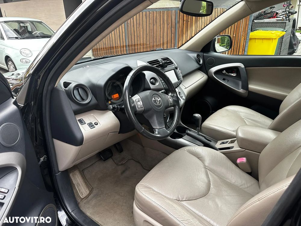Toyota RAV4 2.0 Aut Luxury City - 8