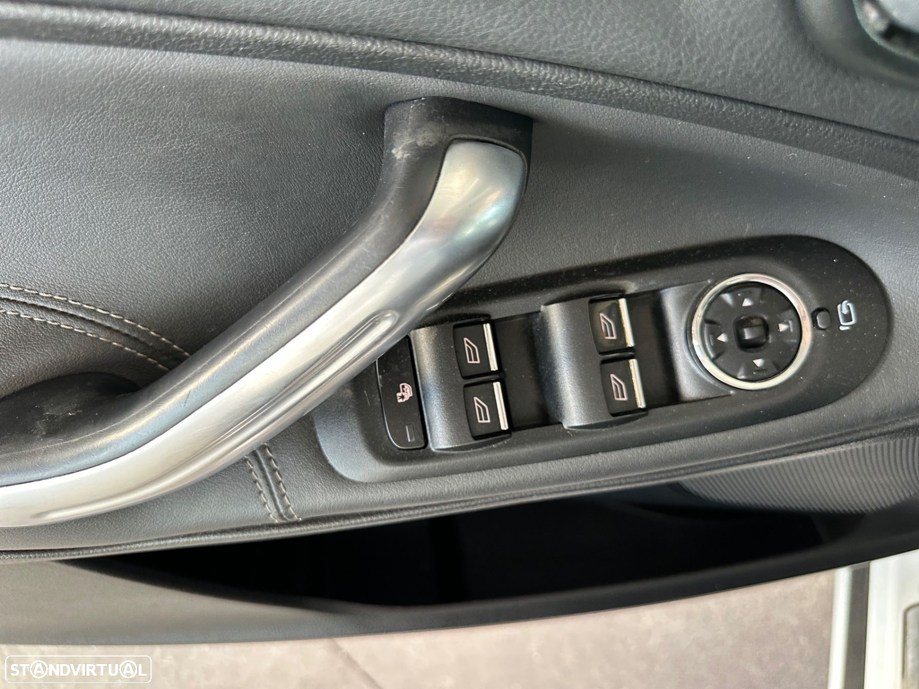 Ford S-Max - 11