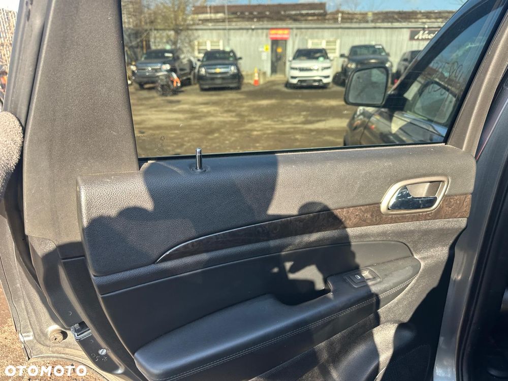 Jeep Grand Cherokee - 12