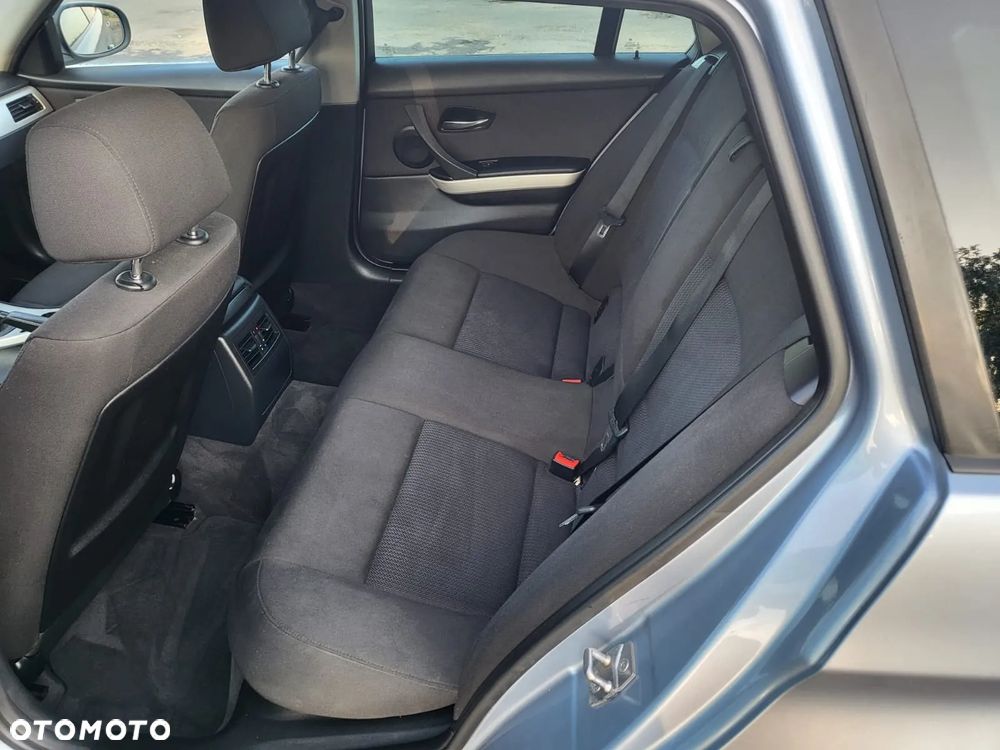 BMW Seria 3 318d - 11