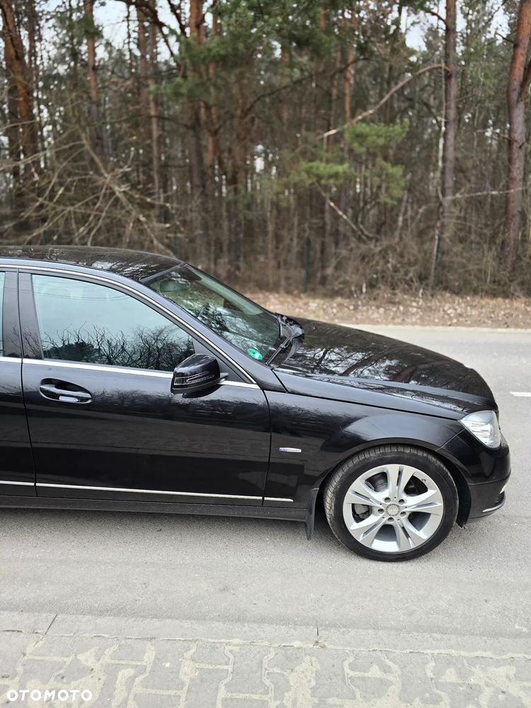 Mercedes-Benz Klasa C 180 CGI Automatik BlueEFFICIENCY Avantgarde - 13