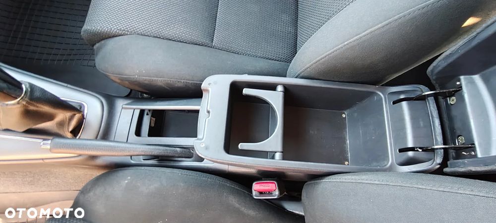 Toyota Avensis 2.0 D-4D Combi - 37