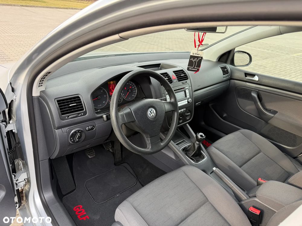 Volkswagen Golf 1.9 TDI DPF Edition BlueMotion - 24